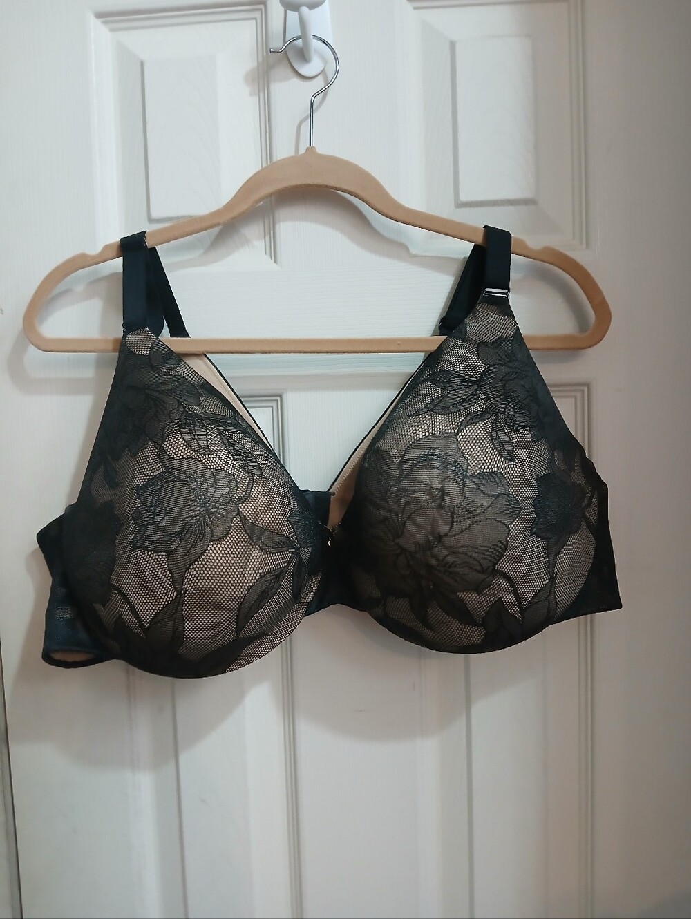 Cacique Lightly Lined Full Coverage Bra Size  46D Black Floral Lace overlay Rose
